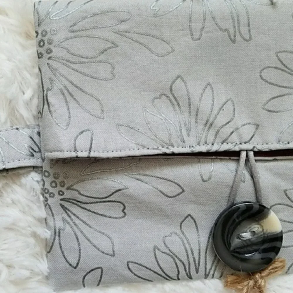 NWT Handmade Bird Mountain Gray Silver Floral Print Clutch Wristlet